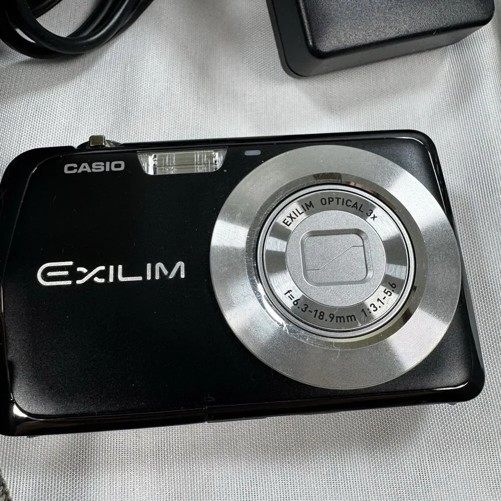 Casio EXILIM EX-S5 10.1MP Digital Camera Black  Battery  Case Charger